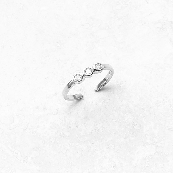 💎TOP SELLER 💎Sterling Silver 3 CZ Toe Ring, Dainty Midi Rings, Stone Jewelry - Picture 12 of 13